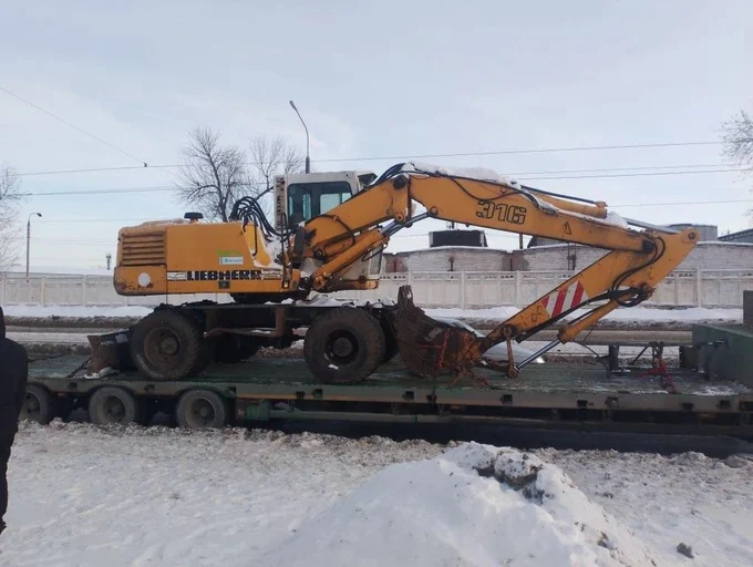 Перевозка спецтехники: Экскаватор Liebherr из Самары в село Маянга