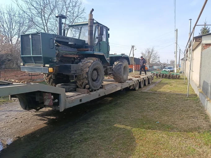 Перевозка колесного трактора Т-150 по маршруту Кун-Батор — Терек