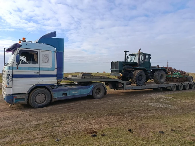 Перевозка колесного трактора Т-150 по маршруту Кун-Батор — Терек